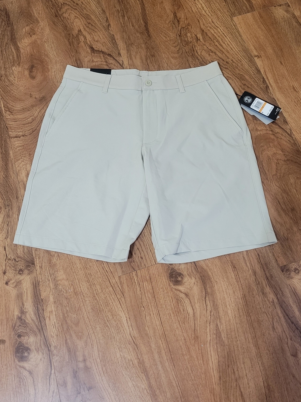 NWT Under Armour Men's Golf Shorts in Light Khaki